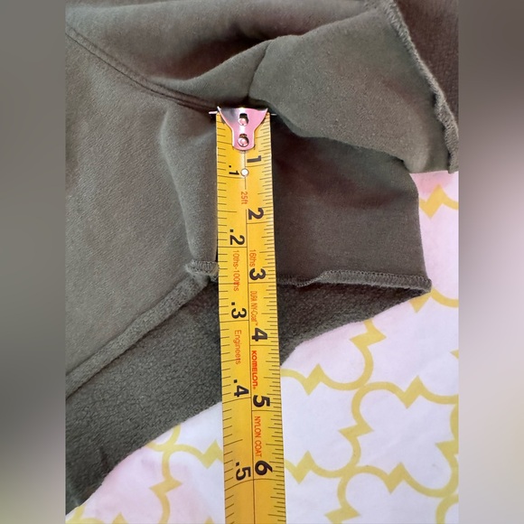 Priced for four pair: Gap sweat shorts - Picture 8 of 9